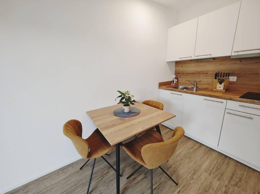 Ticasa Wave-Zentral-Outlet-Aufzug-Stylisch-Unique เมทซิงเงน ภายนอก รูปภาพ